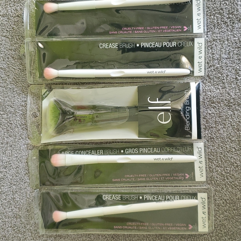 FINAL MARKDOWN- Set of 5 Makeup Brushes- wet n wild and e.l.f.
